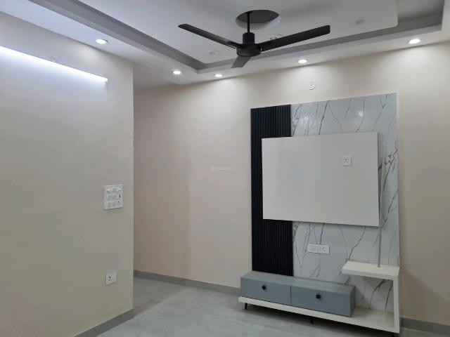 2 BHK Apartment in Mahavir Enclave for resale New Delhi. The reference number is 20205421