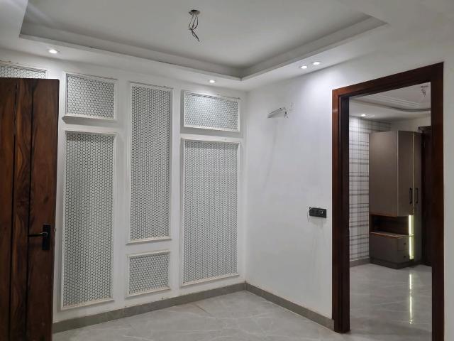 2 BHK Apartment in Mahavir Enclave for resale New Delhi. The reference number is 20854758