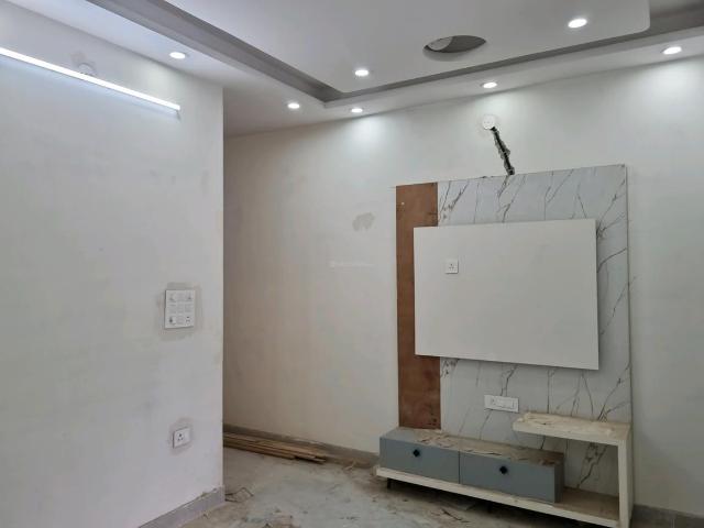 2 BHK Apartment in Mahavir Enclave for resale New Delhi. The reference number is 20854781