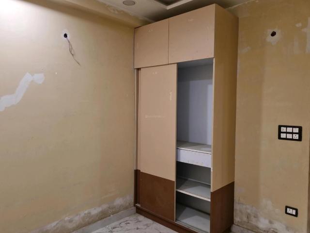 2 BHK Apartment in Mahavir Enclave for resale New Delhi. The reference number is 20853128