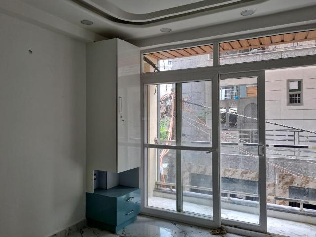 2 BHK Apartment in Mahavir Enclave for resale New Delhi. The reference number is 20933020