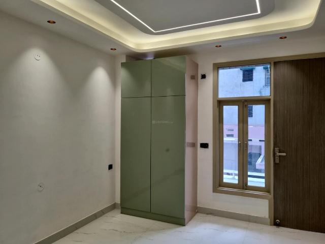 2 BHK Apartment in Mahavir Enclave for resale New Delhi. The reference number is 21328238