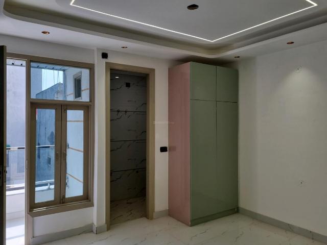 2 BHK Apartment in Mahavir Enclave for resale New Delhi. The reference number is 21328254