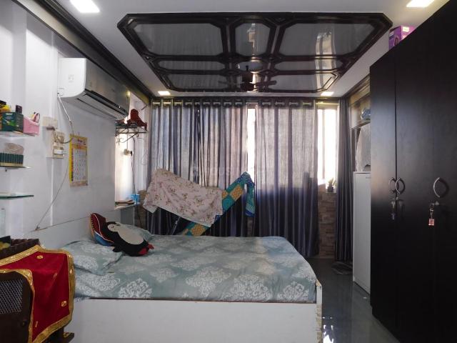 2 BHK Apartment in Malabar Hill for resale Mumbai. The reference number is 20011237