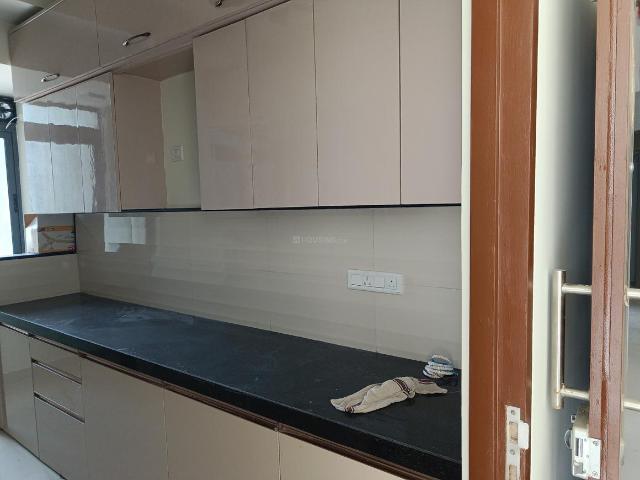 2 BHK Apartment in Malad East for rent Mumbai. The reference number is 19304554