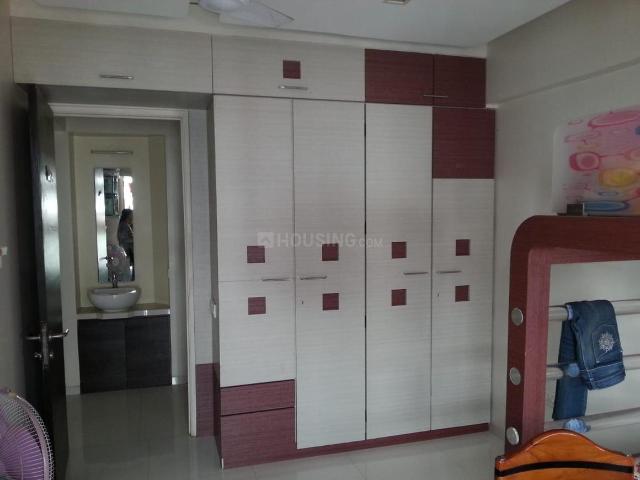 2 BHK Apartment in Malad East for rent Mumbai. The reference number is 8240558