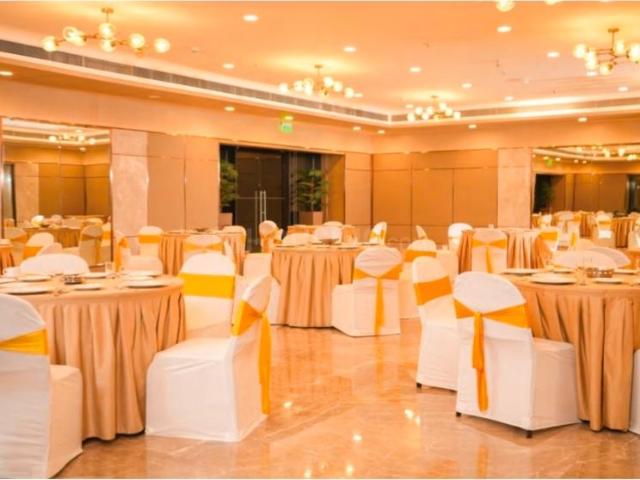 2 BHK Apartment in Malad East for resale Mumbai. The reference number is 19077229