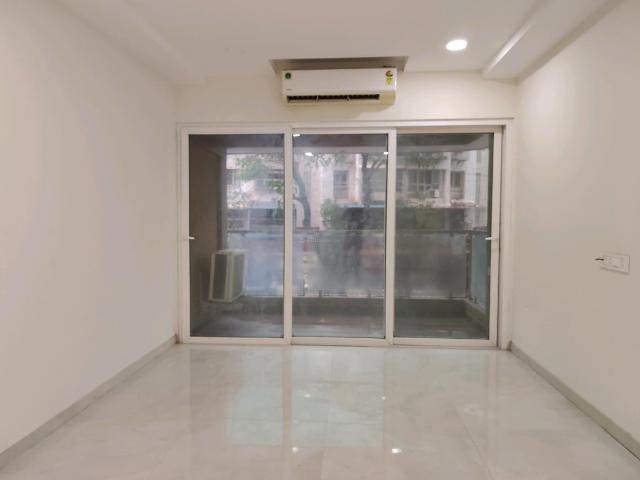 2 BHK Apartment in Malad East for resale Mumbai. The reference number is 20633636