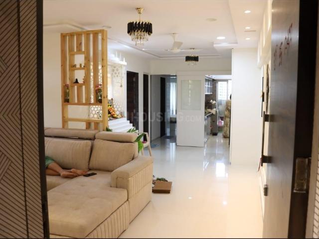 2 BHK Apartment in Malad East for resale Mumbai. The reference number is 21006041