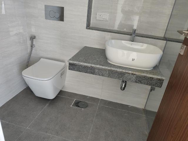 2 BHK Apartment in Malad East for resale Mumbai. The reference number is 21197549