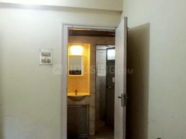 2 BHK Apartment in Malad West for rent Mumbai. The reference number is 17369028