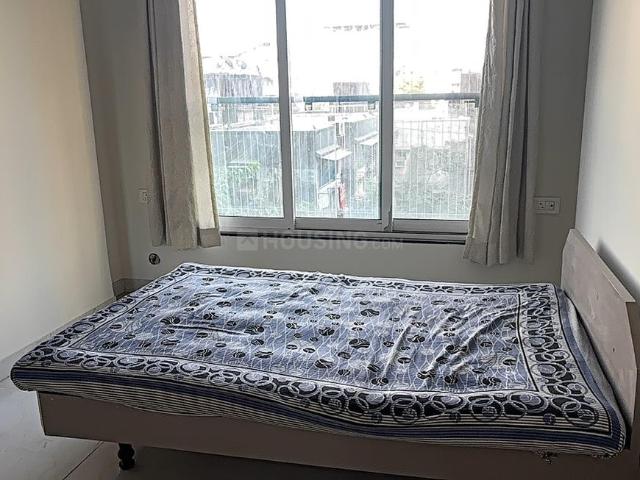 2 BHK Apartment in Malad West for rent Mumbai. The reference number is 18382015