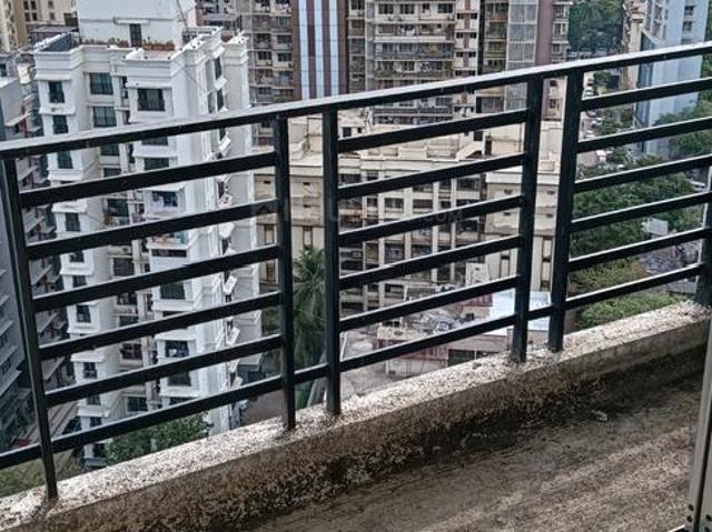2 BHK Apartment in Malad West for resale Mumbai. The reference number is 18928863