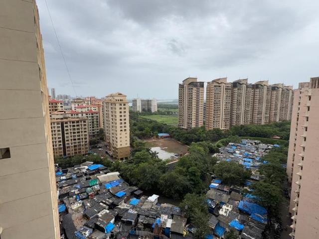 2 BHK Apartment in Malad West for resale Mumbai. The reference number is 20731486