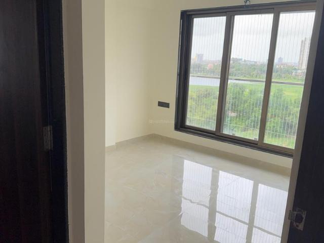 2 BHK Apartment in Malad West for resale Mumbai. The reference number is 21028691
