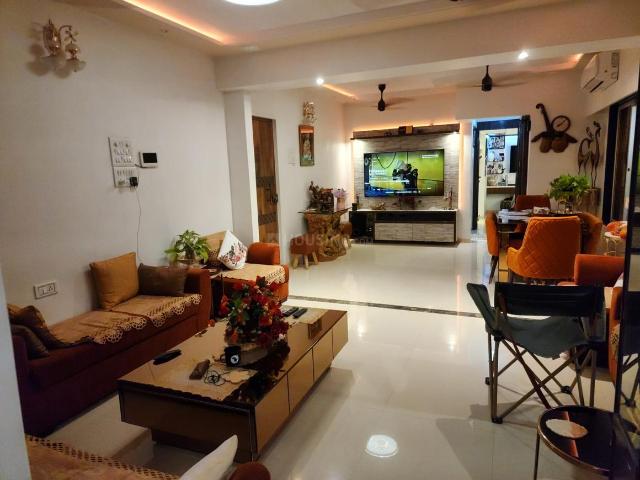 2 BHK Apartment in Malad West for resale Mumbai. The reference number is 21304487
