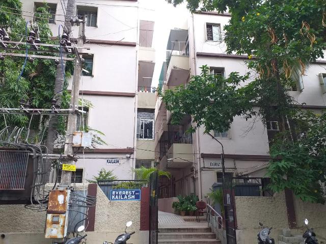 2 BHK Apartment in Malleswaram for resale Bengaluru. The reference number is 18320219