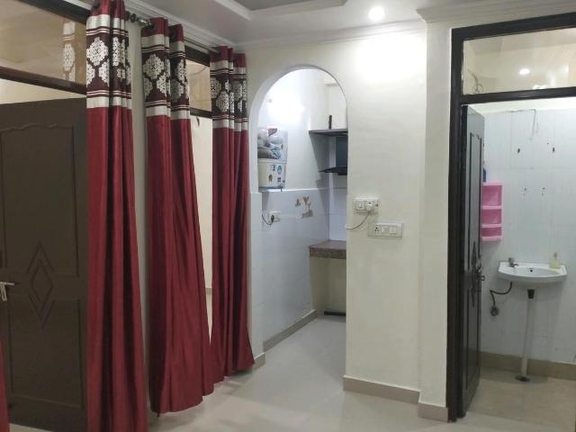 2 BHK Apartment in Mandawali for rent New Delhi. The reference number is 21023168