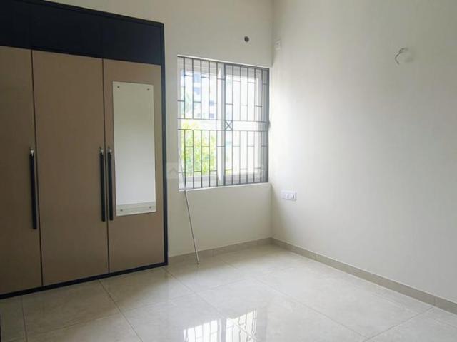 2 BHK Apartment in Maradu for rent Kochi. The reference number is 19570473