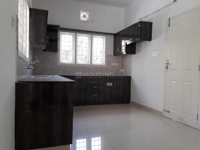 2 BHK Apartment in Maradu for rent Kochi. The reference number is 20672597