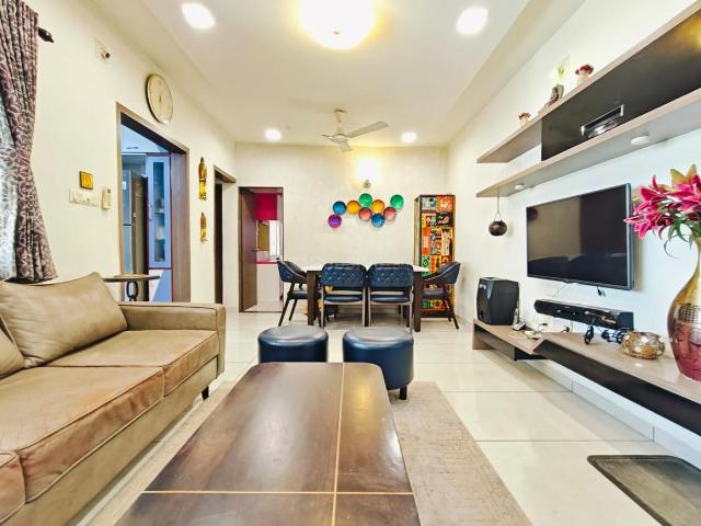 2 BHK Apartment in Memnagar for resale Ahmedabad. The reference number is 19887012