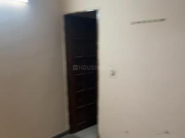 2 BHK Apartment in Mukherjee Nagar for rent New Delhi. The reference number is 19996309