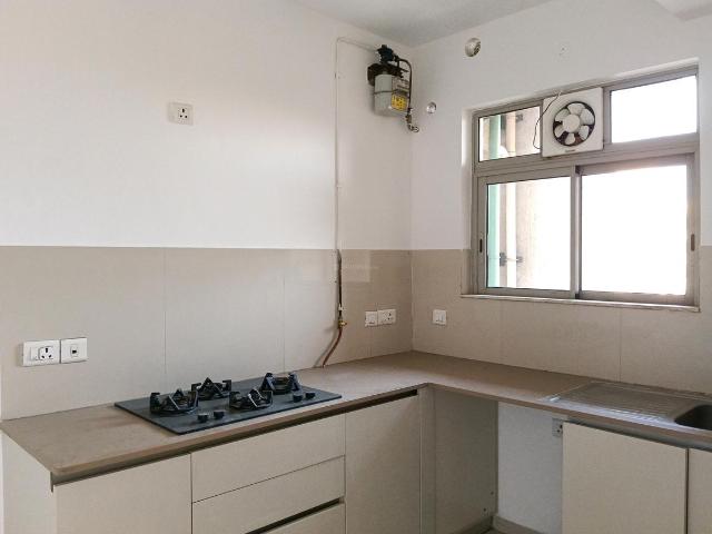 2 BHK Apartment in Mulund East for rent Mumbai. The reference number is 18852945