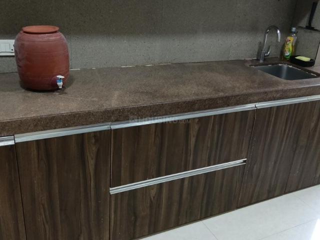2 BHK Apartment in Mulund West for rent Mumbai. The reference number is 18071060
