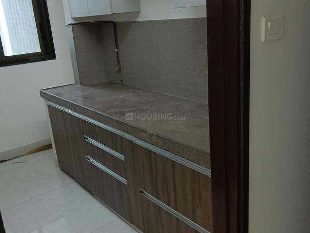 2 BHK Apartment in Mulund West for rent Mumbai. The reference number is 18071235