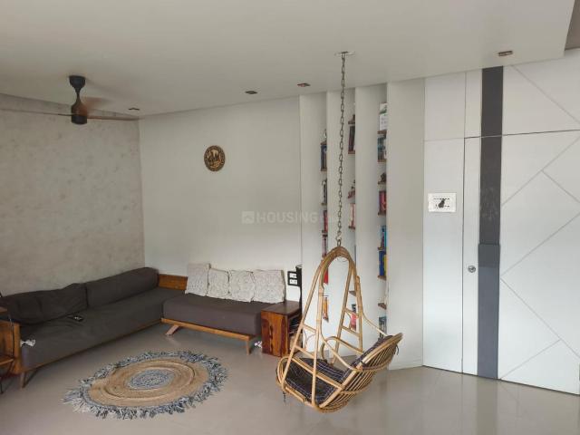 2 BHK Apartment in Mulund West for resale Mumbai. The reference number is 20154025