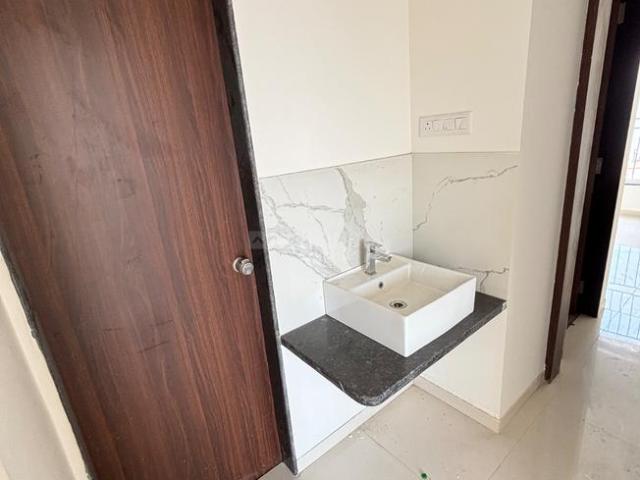 2 BHK Apartment in Mundhwa for rent Pune. The reference number is 19648439