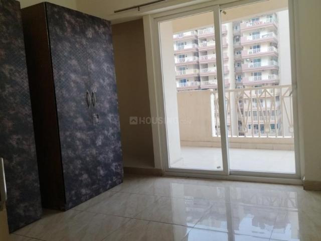 2 BHK Apartment in Noida Extension for rent Greater Noida. The reference number is 20833037