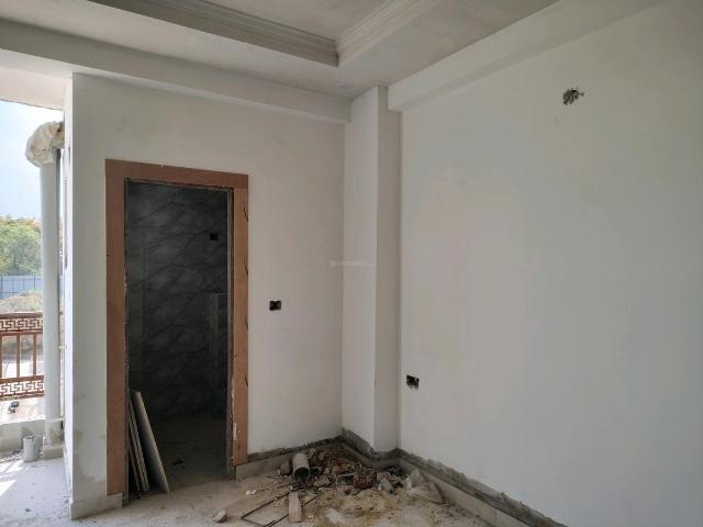 2 BHK Apartment in Noida Extension for resale Greater Noida. The reference number is 19154130