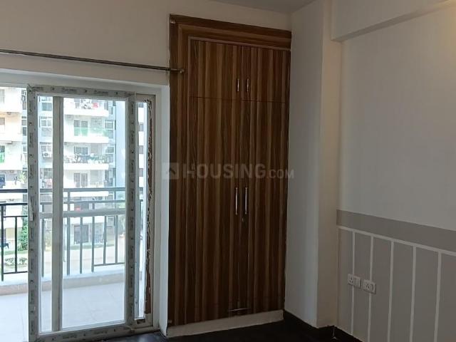 2 BHK Apartment in Noida Extension for resale Greater Noida. The reference number is 20605245