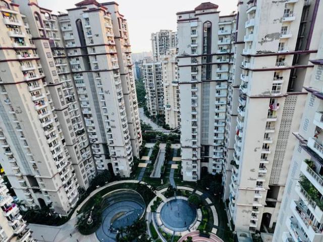 2 BHK Apartment in Noida Extension for resale Greater Noida. The reference number is 20702818
