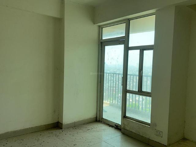 2 BHK Apartment in Noida Extension for resale Greater Noida. The reference number is 21004041