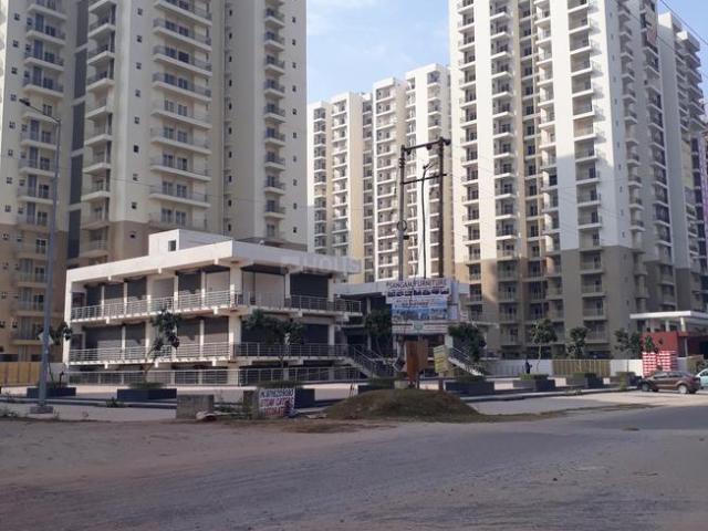 2 BHK Apartment in Noida Extension for resale Greater Noida. The reference number is 21038137