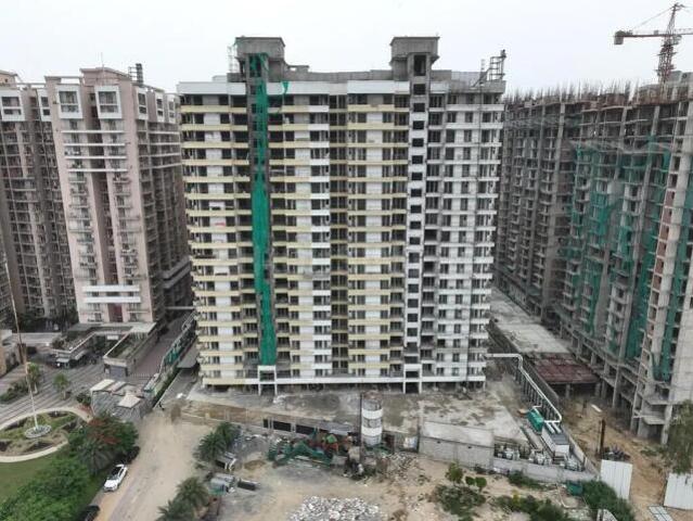 2 BHK Apartment in Noida Extension for resale Greater Noida. The reference number is 21186476