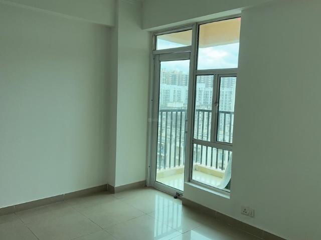 2 BHK Apartment in Noida Extension for resale Greater Noida. The reference number is 21192489
