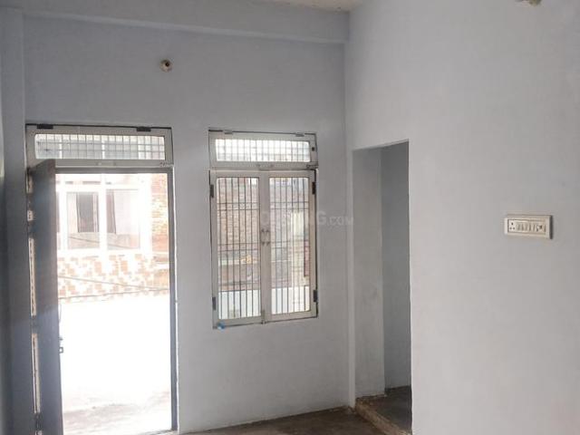 2 BHK Apartment in Naubasta for rent Kanpur. The reference number is 20592261