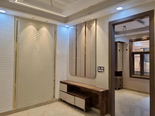 2 BHK Apartment in Dwarka Mor for resale New Delhi. The reference number is 20817603