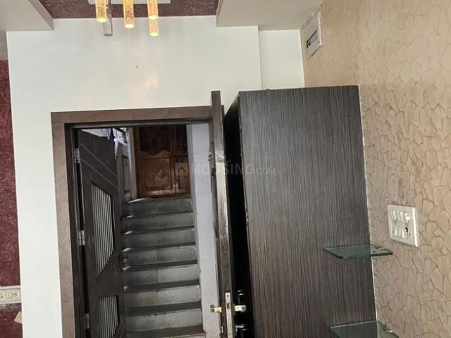 2 BHK Apartment in Naranpura for rent Ahmedabad. The reference number is 20612773