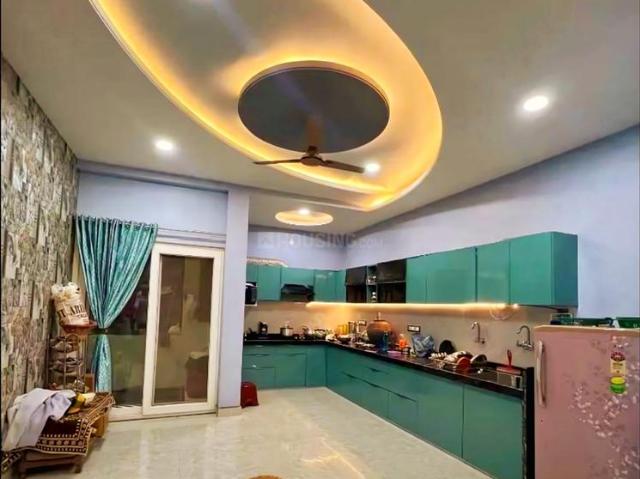 2 BHK Apartment in Naranpura for rent Ahmedabad. The reference number is 20702334