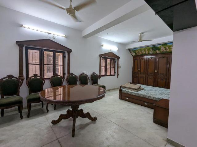2 BHK Apartment in Naranpura for rent Ahmedabad. The reference number is 21047222