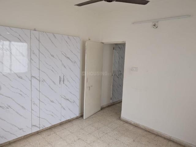 2 BHK Apartment in Naranpura for rent Ahmedabad. The reference number is 21149853