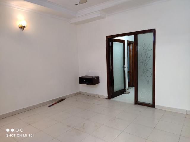 2 BHK Apartment in Naraina for rent New Delhi. The reference number is 7318543
