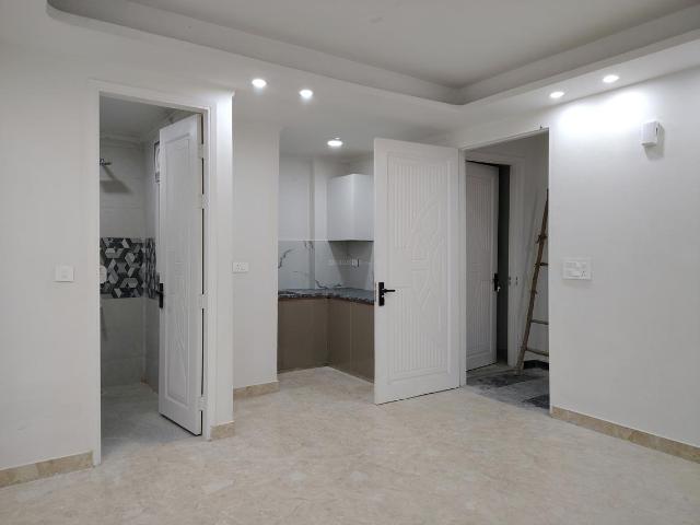 2 BHK Apartment in Neb Sarai for resale New Delhi. The reference number is 18646484