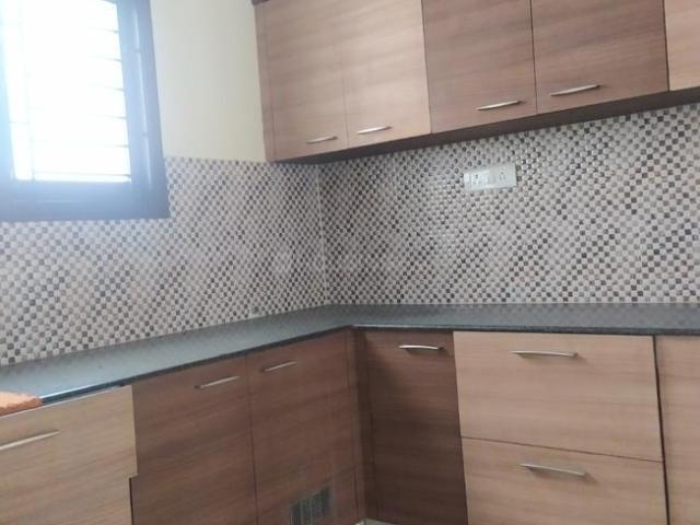 2 BHK Apartment in Neelankarai for rent Chennai. The reference number is 18477432