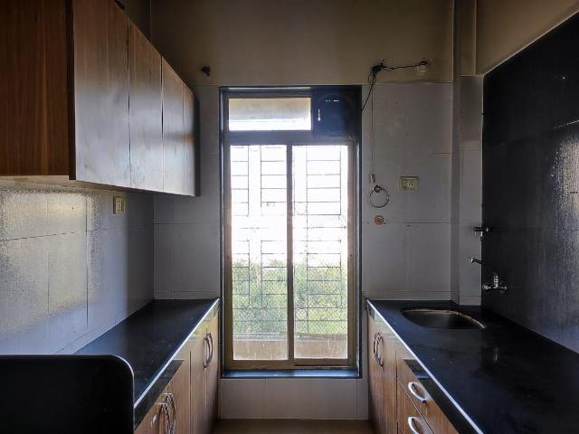 2 BHK Apartment in Nerul for resale Navi Mumbai. The reference number is 18125238
