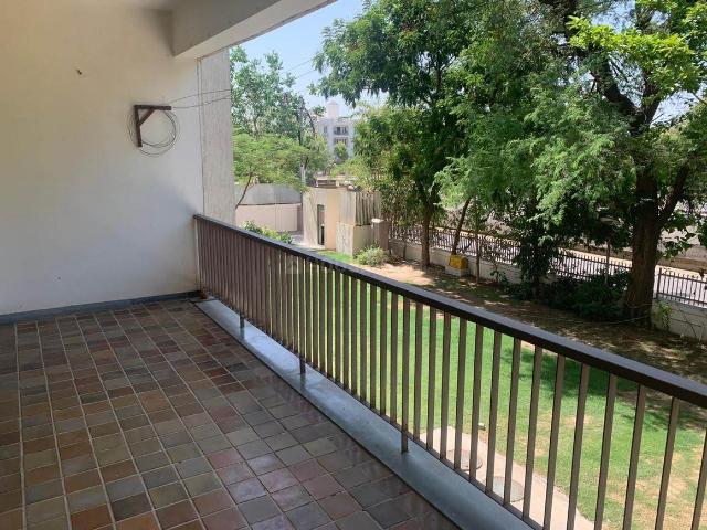 2 BHK Apartment in Sola for rent Ahmedabad. The reference number is 21032355